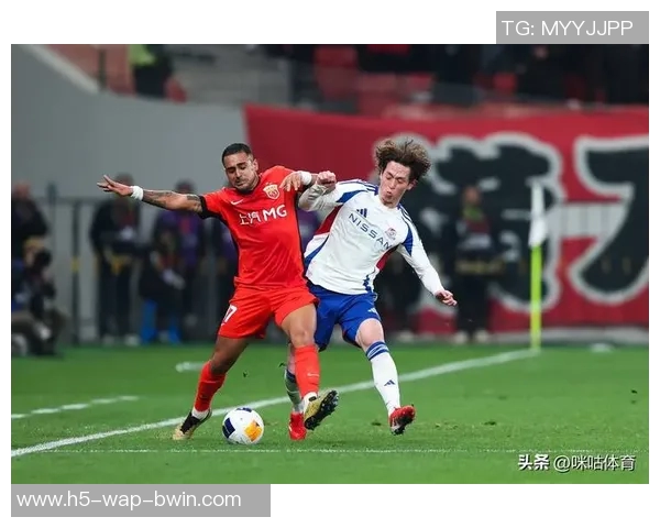 刘闻超带队海港在教学赛中以4-3逆转取胜莱昂纳多梅开二度助力球队 刘闻超带队海港在教学赛中以4-3逆转取胜莱昂纳多梅开二度助力球队